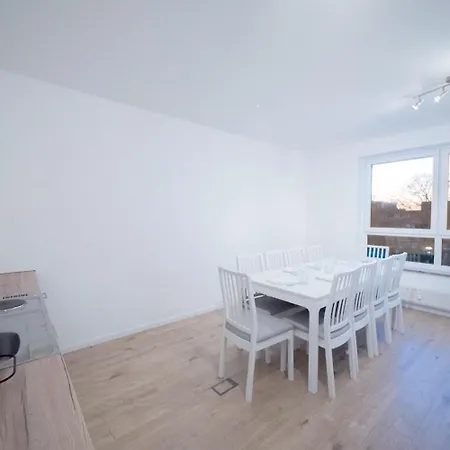 Apartament Work & In *